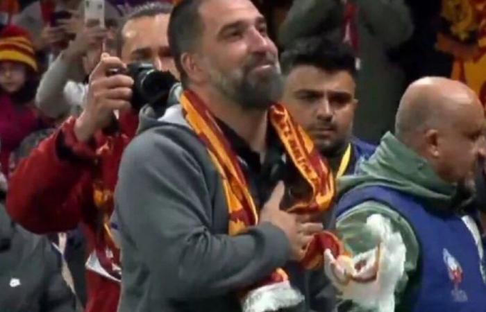 Begeisterter Empfang der Galatasaray-Fans bei Arda Turan