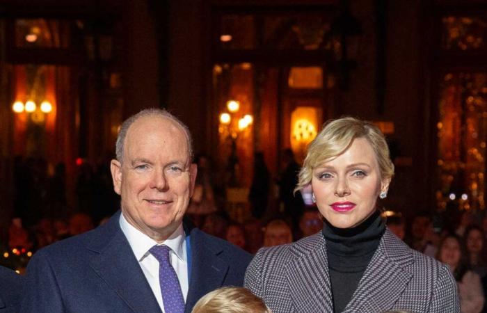 Jacques und Gabriella von Monaco tauchen das Fürstentum mit ihren Eltern in den Weihnachtszauber ein