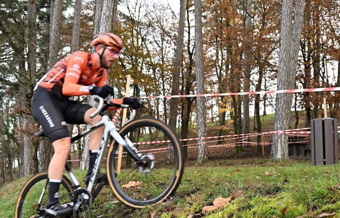 Cyclocross: William Millat vor seinem Bruder Adrien auf den Höhen von Le Creusot