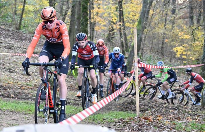 Cyclocross: William Millat vor seinem Bruder Adrien auf den Höhen von Le Creusot