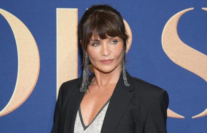 Im Video taucht Helena Christensen in einen zugefrorenen See