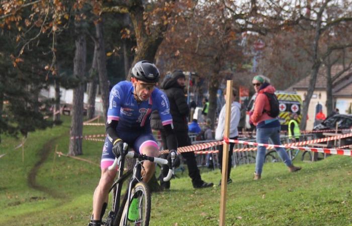 Cyclocross: William Millat vor seinem Bruder Adrien auf den Höhen von Le Creusot