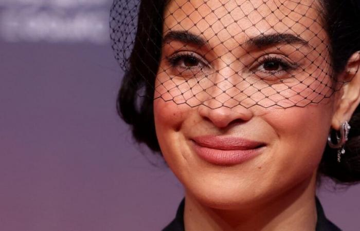 Marrakesch-Festival: Camelia Jordana erleuchtet den roten Teppich im Retro-Look, Jamel Debbouze trifft sich wieder mit Monica Bellucci