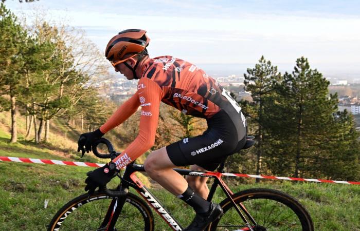 Cyclocross: William Millat vor seinem Bruder Adrien auf den Höhen von Le Creusot