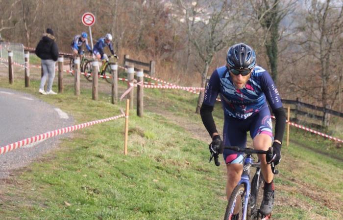 Cyclocross: William Millat vor seinem Bruder Adrien auf den Höhen von Le Creusot