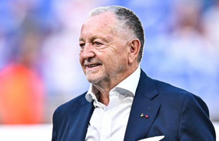 „Ich stehe in direktem Kontakt mit den Pädagogen“, erzählt Aulas, wie er sich bei Éveil de Lyon, einem Amateurverein in Villeurbanne, engagiert