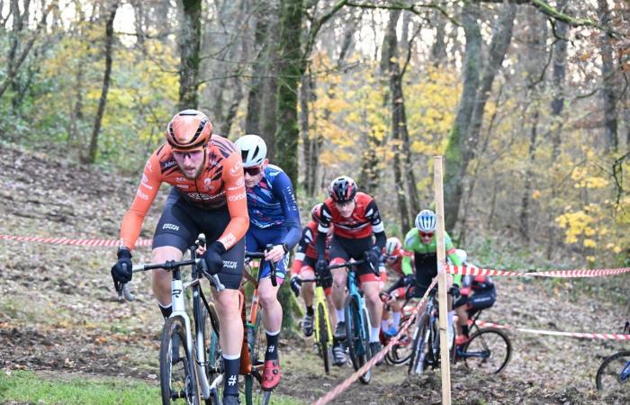 Cyclocross: William Millat vor seinem Bruder Adrien auf den Höhen von Le Creusot