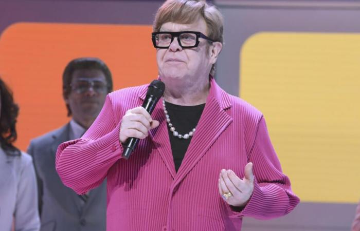 Der britische Popstar Elton John gibt bekannt, dass er „sein Augenlicht verloren“ hat.