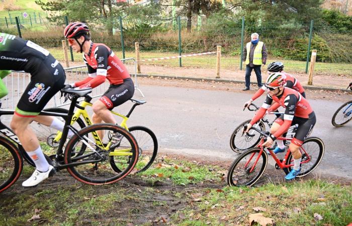 Cyclocross: William Millat vor seinem Bruder Adrien auf den Höhen von Le Creusot