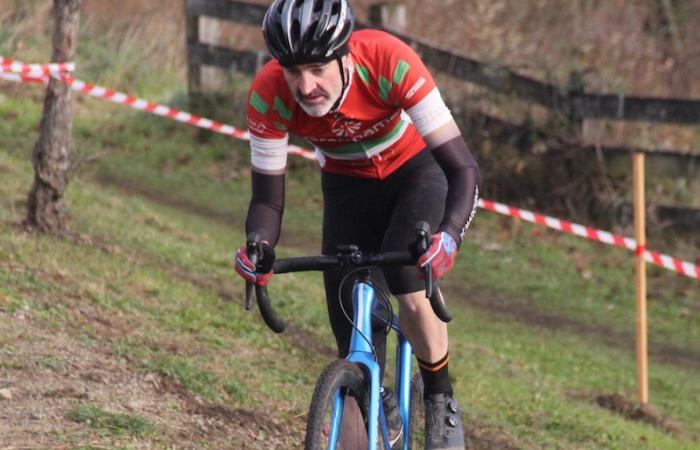 Cyclocross: William Millat vor seinem Bruder Adrien auf den Höhen von Le Creusot