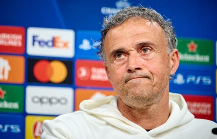 ein junger Argentinier knackt im Sucher von Luis Enrique