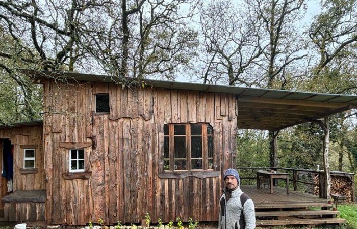 Zeugnis. Er lebt in einer abgeschlossenen Hütte mitten in der Natur