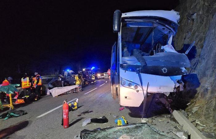 Busunfall in Porté-Puymorens: Ein 4-jähriges Kind gehört zu den Schwerverletzten, der Busfahrer konnte bis Dienstag vernommen werden