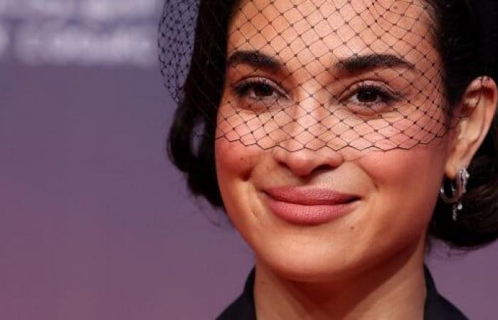 Marrakesch-Festival: Camelia Jordana erleuchtet den roten Teppich im Retro-Look, Jamel Debbouze trifft sich wieder mit Monica Bellucci