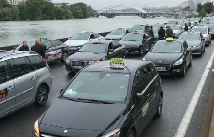 Massiver Taxi-Protest, es kommt zu Blockaden/Störungen