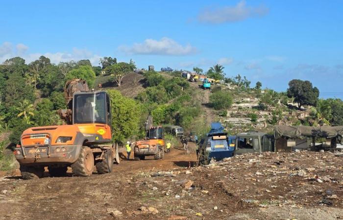 Der Abriss des Slums Mavadzani begann an diesem Montagmorgen in Mayotte