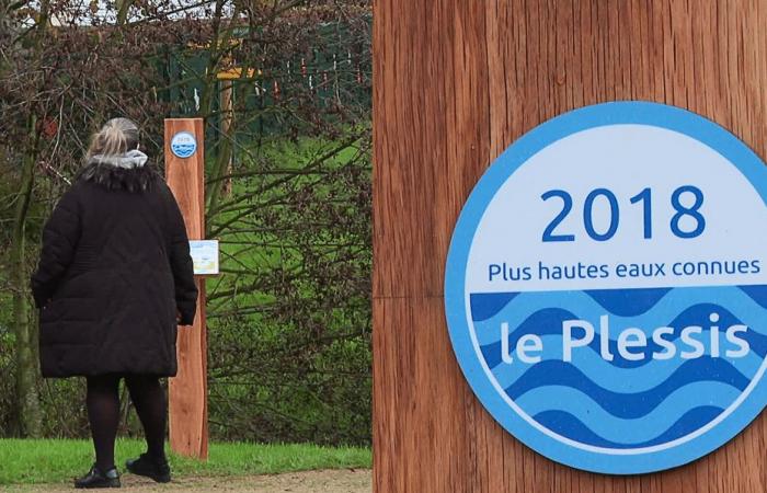 1,80 m Wasser in der Dorfschule dieser Kleinstadt, Terminals erinnern an das Hochwasser von 2018