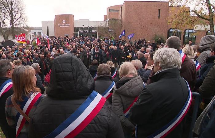 „Was werden wir?“, gegen Haushaltskürzungen, der Alarmruf von gewählten Beamten, Gewerkschaften und Verbänden von Pas-de-Calais