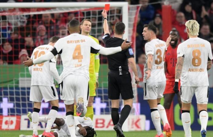 DFB-Pokal: Bank-Krach und Rot nach 17 Minuten: Erst fliegt Neuer, dann Bayern! | Sport