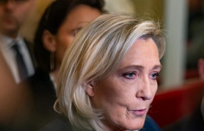 Live. „Die Zensur dieses Haushalts ist die einzige Möglichkeit, die Franzosen zu schützen“, versichert Marine Le Pen