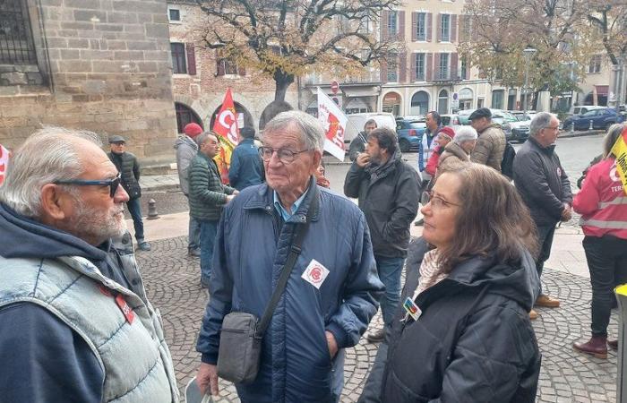 Fast zwanzig Rentner mobilisierten gegen die Barnier-Regierung in Cahors, mehr als 40 in Figeac