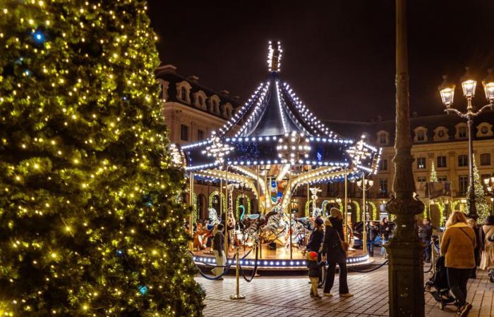 Das Carrousel Louis Vuitton Place Vendôme: eine kostenlose Haute-Couture-Fahrt im Herzen von Paris