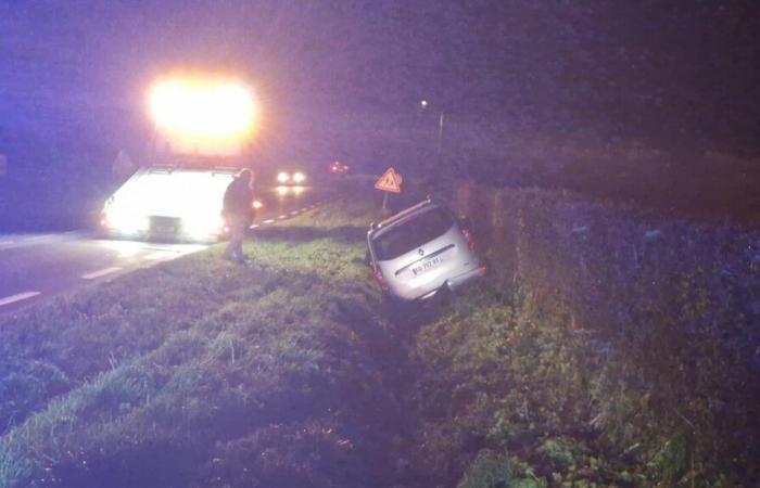 Ein Autofahrer kommt in der Nähe der A28 in Seine-Maritime unerwartet von der Straße ab