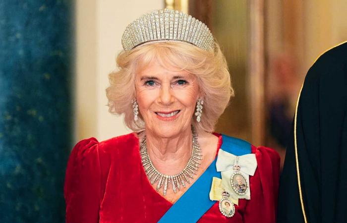 Königin Camilla trägt zum ersten Mal die imposante Kokoshnik-Tiara zu Ehren des Emirs von Katar