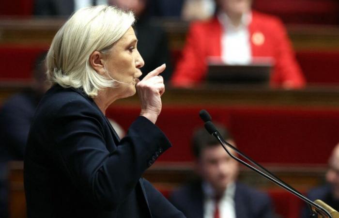 Marine Le Pen bestätigt das Votum der RN für den Sturz einer „Schein“-Regierung