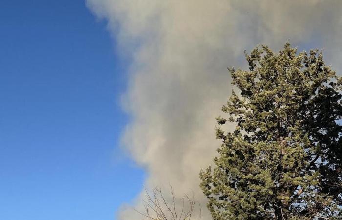 Ein Hausbrand mobilisiert die Feuerwehr