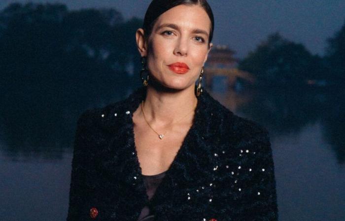 Mit Seide, Pailletten und kostbarem Schmuck hat Charlotte Casiraghi einen Vorsprung bei den Feierlichkeiten zum Jahresende