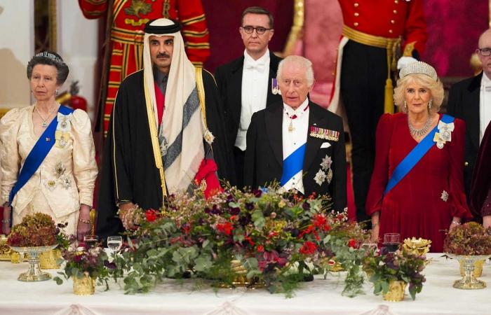 Königin Camilla trägt zum ersten Mal die imposante Kokoshnik-Tiara zu Ehren des Emirs von Katar