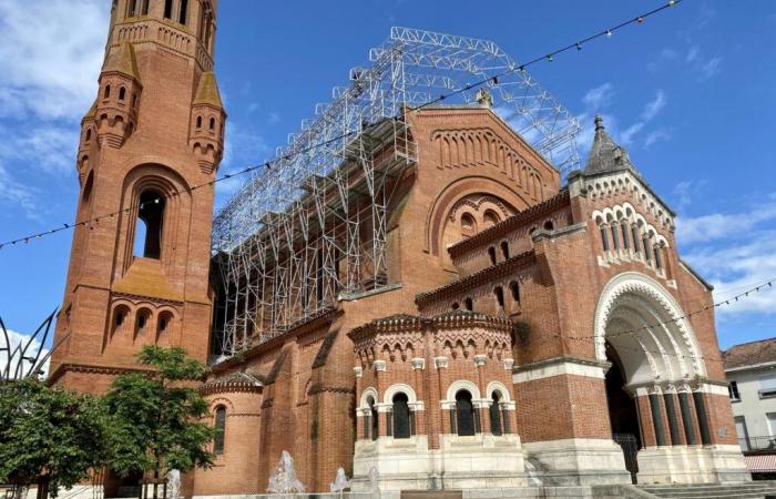 15.000 Euro an Spenden, ein vorgezogenes Weihnachtsgeschenk für die im Bau befindliche Sainte-Catherine-Kirche