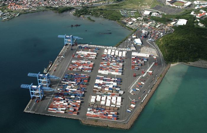 Zur Unterstützung von Rodrigue Petitot stellen Hafenarbeiter im Hafen von Fort-de-France „diesen Donnerstag jeglichen Empfang und jede Lieferung von Containern“ ein