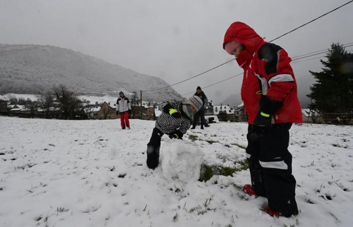 VIDEO. Schlechtes Wetter in den Pyrenäen: In den Tälern fielen 30 cm Schnee, bei Höhenreisen ist Vorsicht geboten