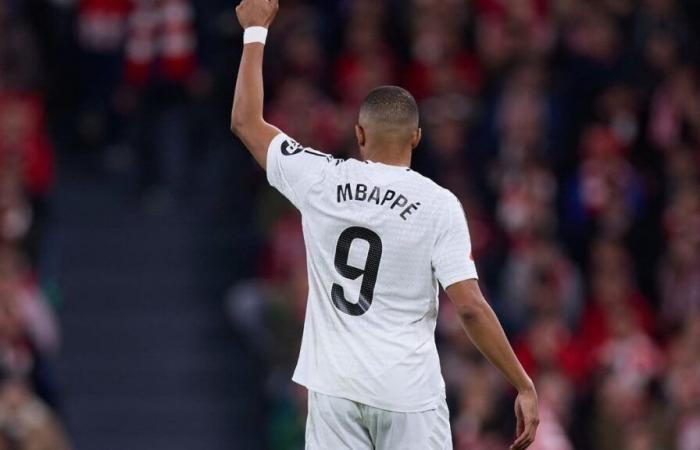 Mbappé: Unglaublich, er dreht seine Jacke komplett um!