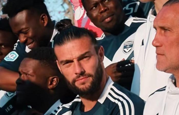 EasyJet, das Essen, das er für seine Girondins-Teamkollegen zubereiten wird, seine neue Beziehung … Die Worte von Andy Carroll