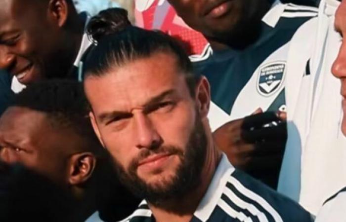 EasyJet, das Essen, das er für seine Girondins-Teamkollegen zubereiten wird, seine neue Beziehung … Die Worte von Andy Carroll