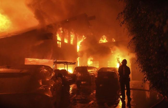 Prominente und Anwohner fliehen vor dem Waldbrand in Malibu