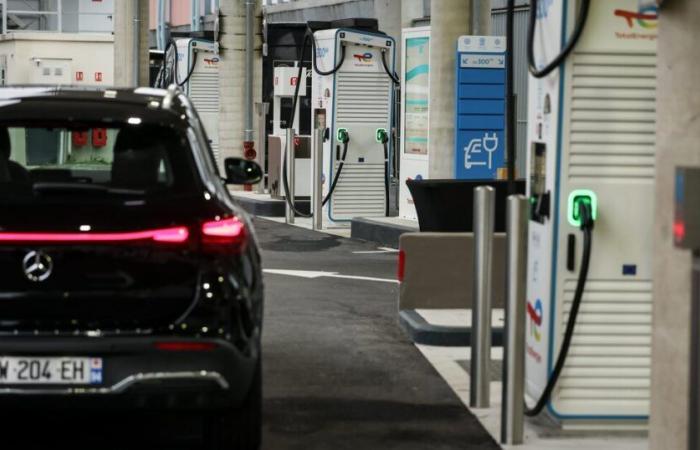 Als Paris seine erste 100 % elektrische Tankstelle einweiht, geht es über die Grenzen hinaus