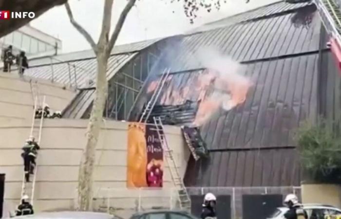 Auf dem Dach einer Kirche in Montpellier brennt es