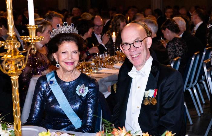 König Carl XVI. Gustaf verleiht die Nobelpreise im Kreise seiner gekrönten Familie