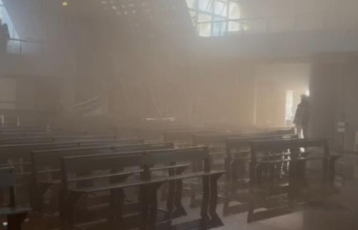 IN BILDERN. Brand in einer Kirche in Montpellier: Klosterbrand, Evakuierung der Jungfrau… Fotos der Katastrophe von innen