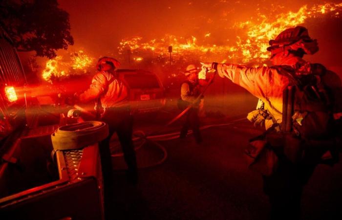 In Kalifornien wurden aufgrund eines Großbrandes Tausende Menschen aus Malibu evakuiert