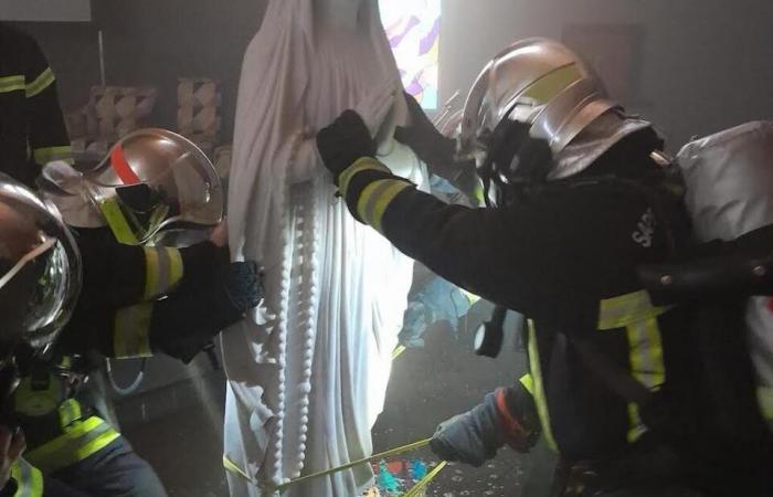 Der verunglückte Brand in der Kirche Saints-François schreitet nicht mehr voran