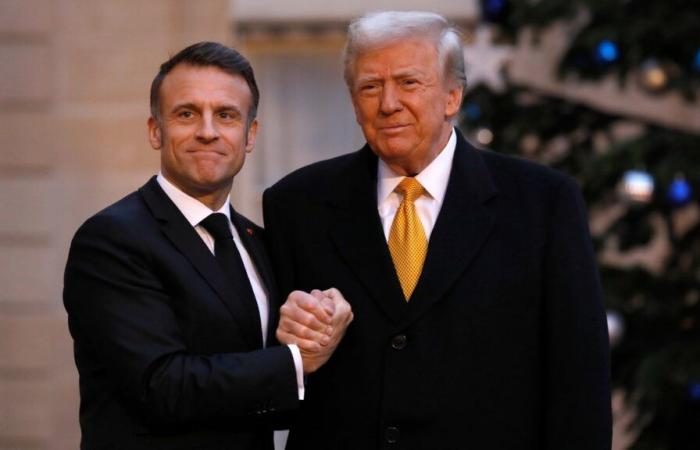 Warum trug Donald Trump bei der Wiedereröffnungszeremonie von Notre-Dame eine goldene Krawatte?