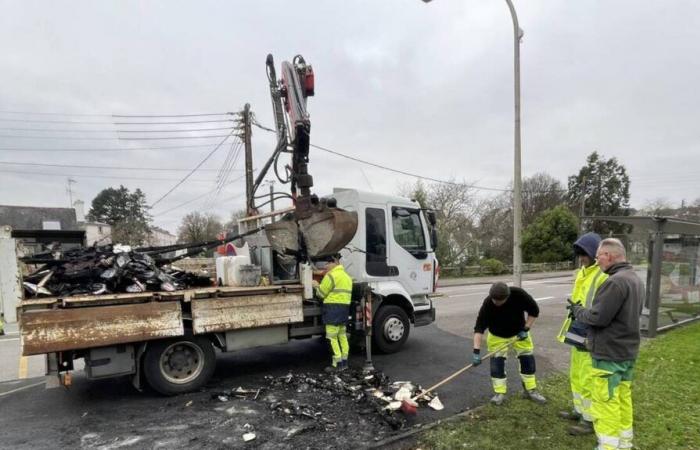 Ein durch einen Brand in Quimper zerstörter Spendenschrank