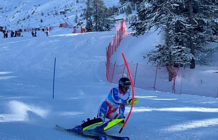 Ski Alpin. Emy Charbonnier schießt einen Doppelpack in Puy Saint-Vincent, Sacha Dimier-Chambet siegt in Val Cenis