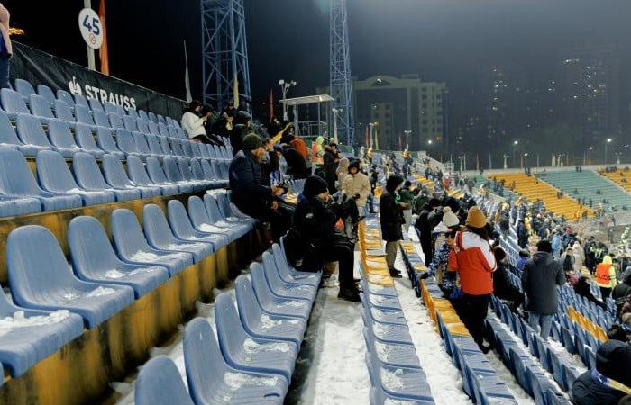 Fans beschweren sich über verschneite Stände in Almaty