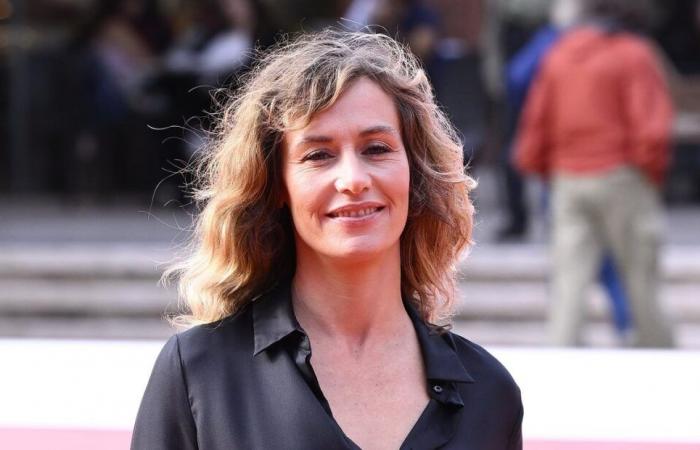 Cécile de France erzählt von ihrer außergewöhnlichen Erziehung: „Meine Eltern waren Nudisten“